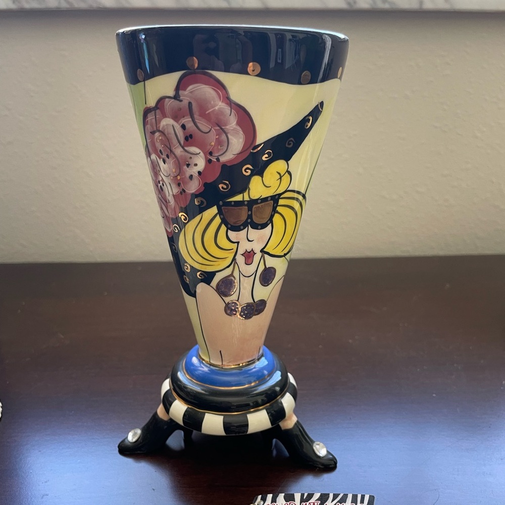 Gertie Taper Mug by Lynda Corneille